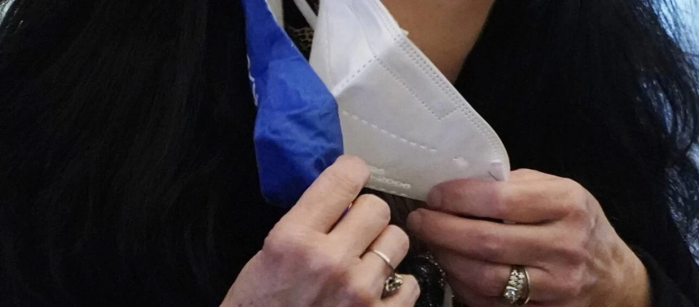 Κορωνοϊός: Νέα ευρήματα σχετικά με τη διπλή μάσκα - Τι πρέπει να προσέξετε